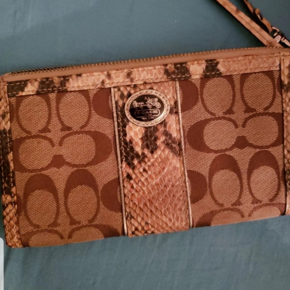 Wristlet coach